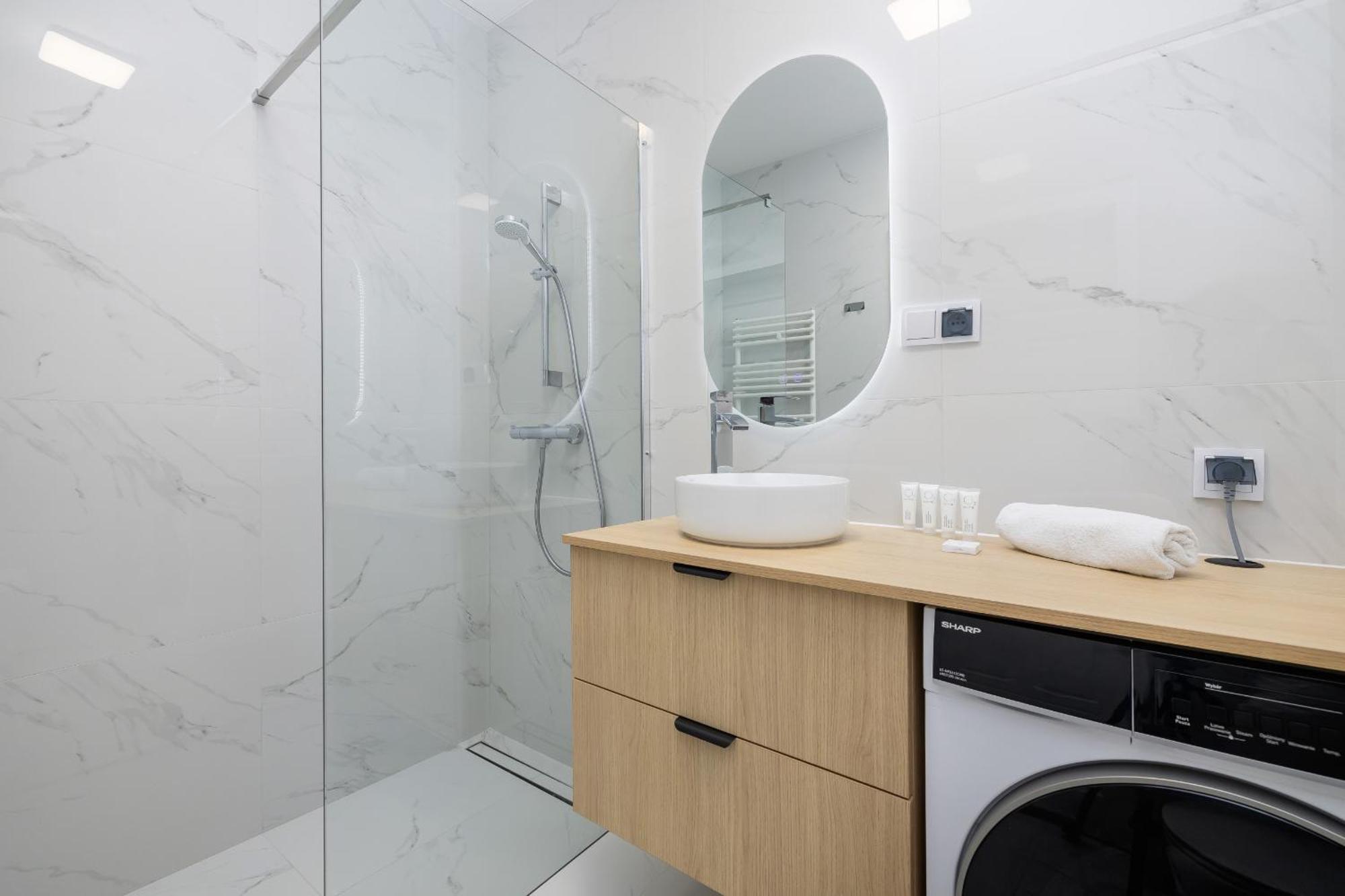 Krowoderska Apartment With Balcony Near City Center By Rent Like Home 克拉科夫 外观 照片